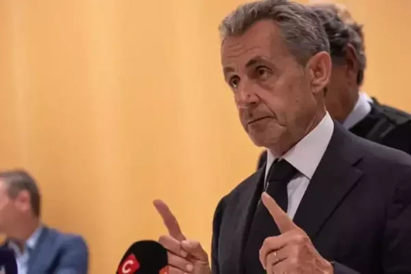Sarkozy, 21 Ekim’de cezaevine girecek! Sarkozy, 21 Ekim’de cezaevine girecek!