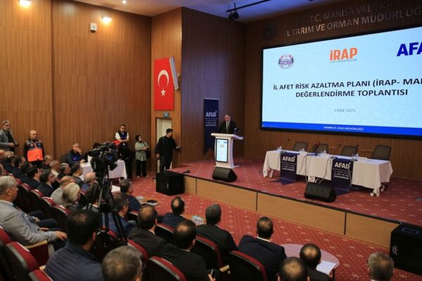Manisa’da 2 bin bina diken üstünde! Manisa’da 2 bin bina diken üstünde!