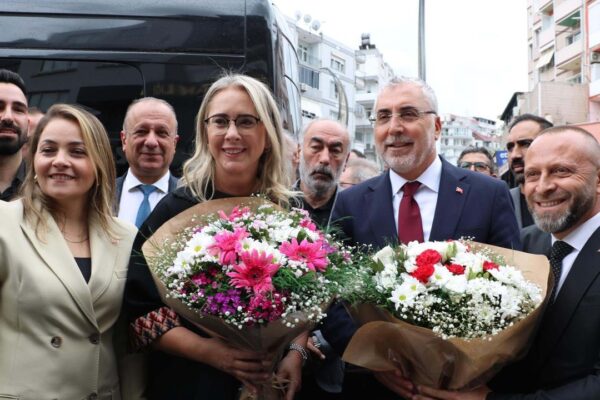 Bakan Işıkhan, İzmir’de Bakan Işıkhan, İzmir’de