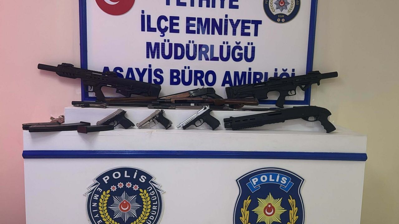 Yola atılan çantadan cephanelik çıktı!