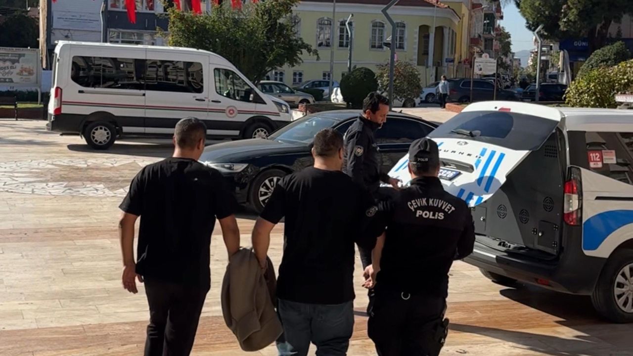 Polis merkezinde arbede: Yaralı var!