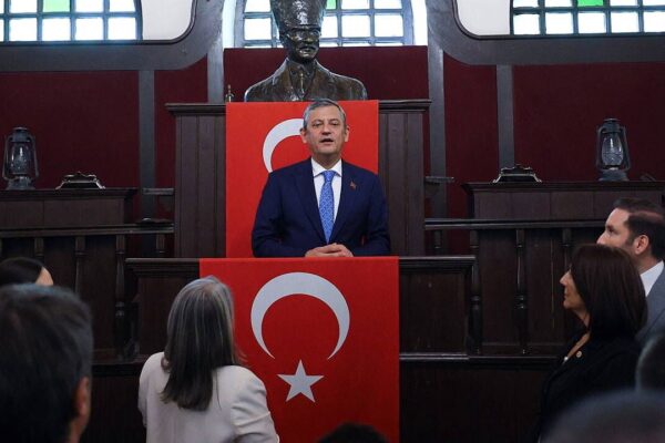 Yeni parti’den ilk toplantı: Özgür Özel gene...