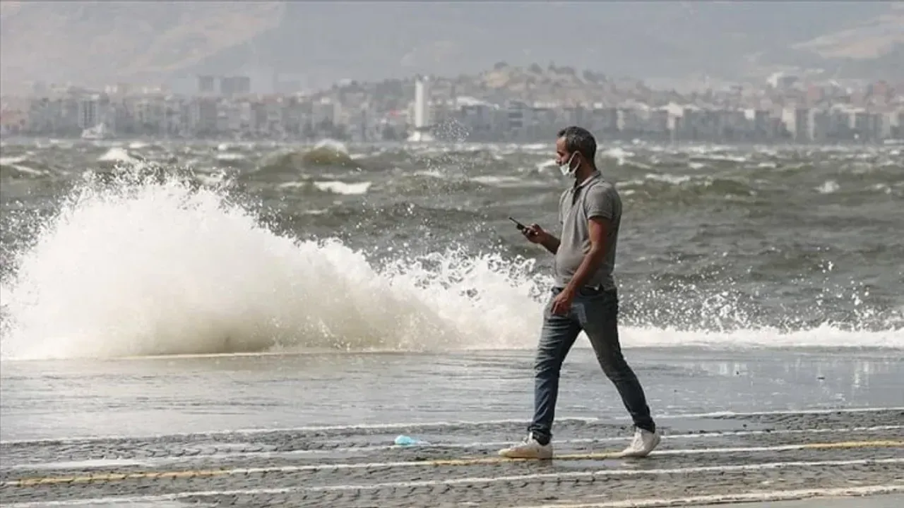 İzmir’de 14 ilçeye fırtına uyarısı: Hızı 80 kilometreye çıkacak!