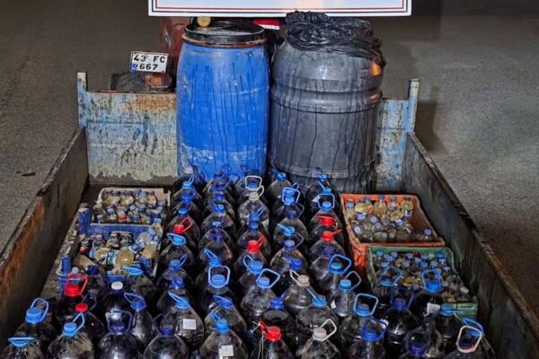 Kütahya’da 960 litre sahte içki ele geçirild... Kütahya’da 960 litre sahte içki ele geçirild...
