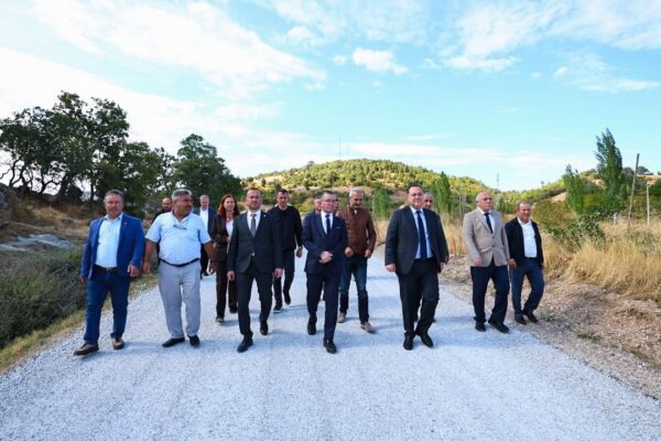 Dutlulu, Demirci’de 12 mahalleyi bağlayan yolu inc... Dutlulu, Demirci’de 12 mahalleyi bağlayan yolu inc...