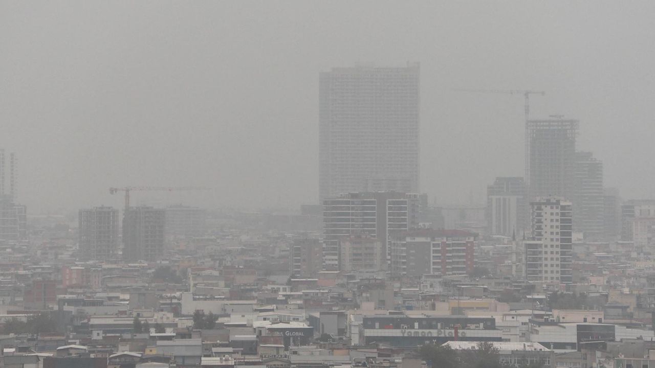 İzmir’i sis bulutu kapladı!
