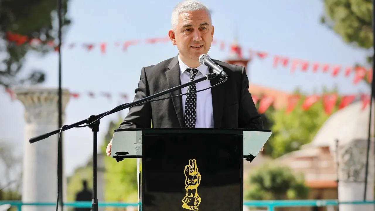AK Parti’ye geçeceği iddia edilmişti: Kurultay listesinde yer aldı!