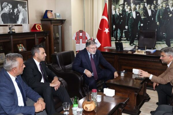 Yıldız’dan ‘Atatürk fotoğrafları’ iddialarına tepk... Yıldız’dan ‘Atatürk fotoğrafları’ iddialarına tepk...
