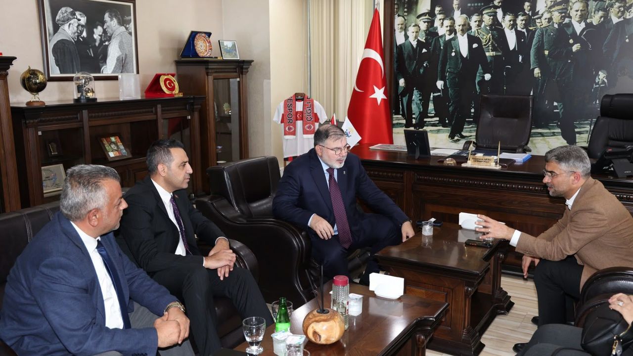 Yıldız’dan ‘Atatürk fotoğrafları’ iddialarına tepki: Hukuki süreç başlatacak